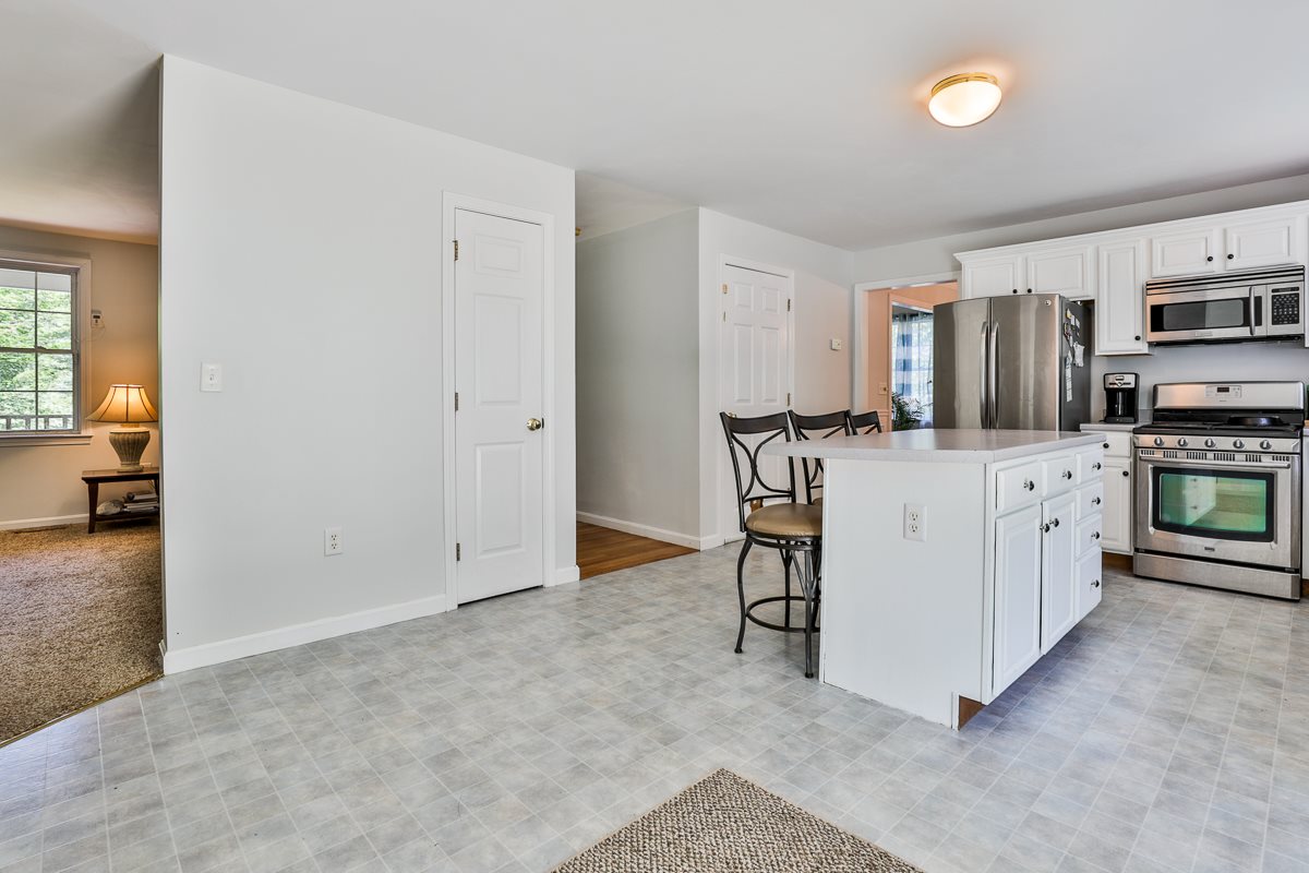 114 Beech Hill Road Mont Vernon, NH 03057 - Photo 8 of 27