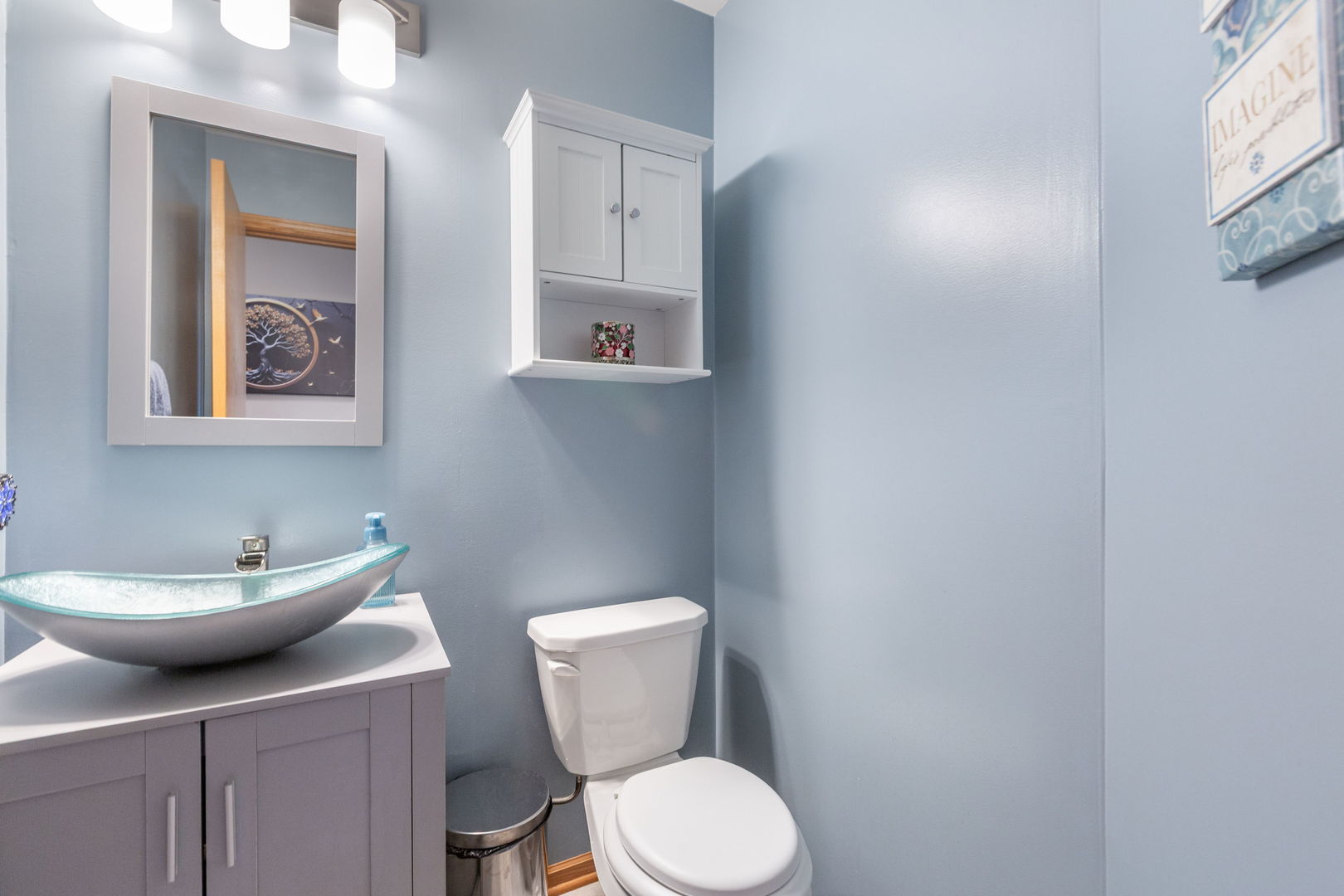 105 Inverness Court Round Lake, IL 60073 - Photo 14 of 31 a bathroom with a toilet a sink and mirror