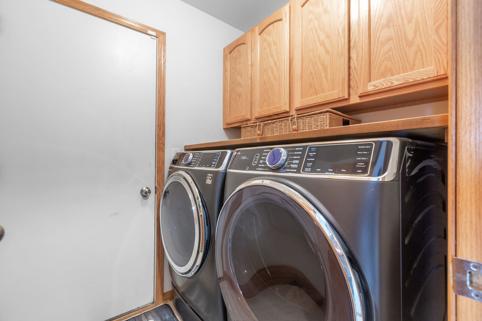 105 Inverness Court Round Lake, IL 60073 - Photo 15 of 31 a utility room with dryer and washer