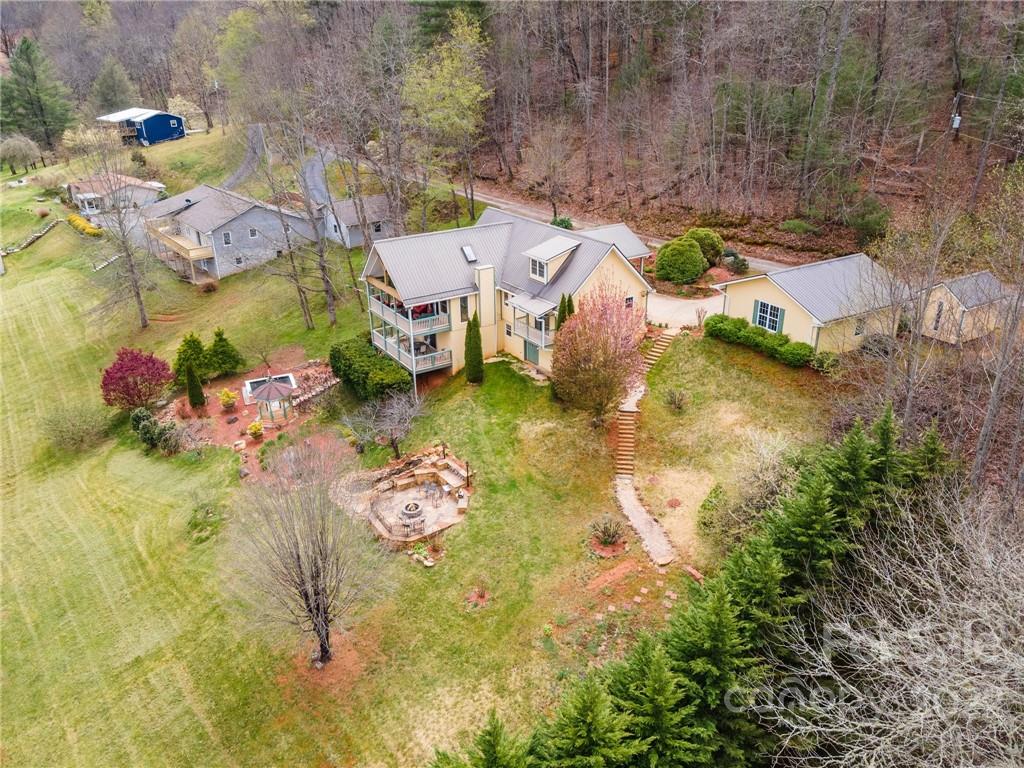 159 Perks Road Franklin, NC 28734 - Photo 1 of 34 Gallery Image 1