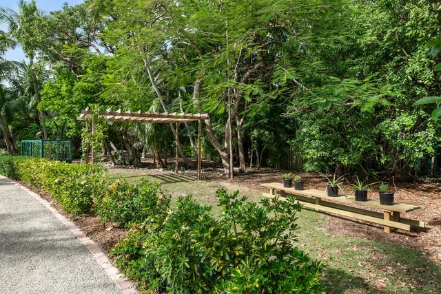 $25,000,000 | 82768 Overseas Highway, Islamorada, FL 33036