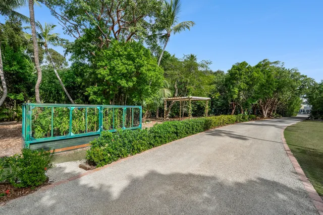 $25,000,000 | 82768 Overseas Highway, Islamorada, FL 33036