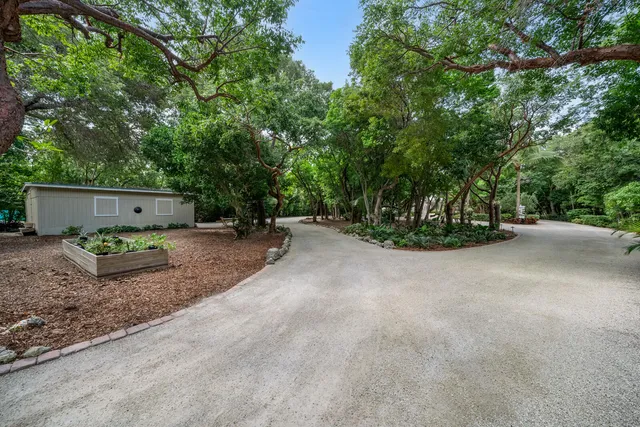 $25,000,000 | 82768 Overseas Highway, Islamorada, FL 33036