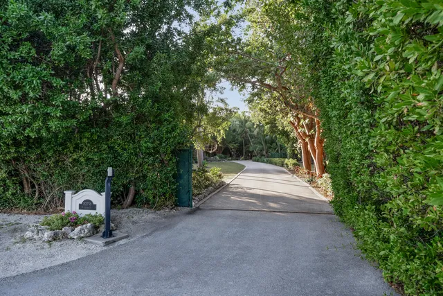 $25,000,000 | 82768 Overseas Highway, Islamorada, FL 33036