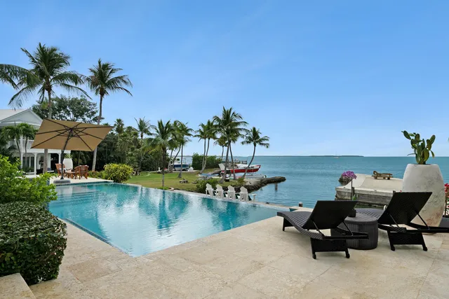 $25,000,000 | 82768 Overseas Highway, Islamorada, FL 33036