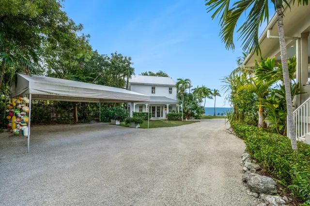 $25,000,000 | 82768 Overseas Highway, Islamorada, FL 33036