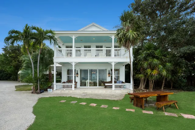 $25,000,000 | 82768 Overseas Highway, Islamorada, FL 33036
