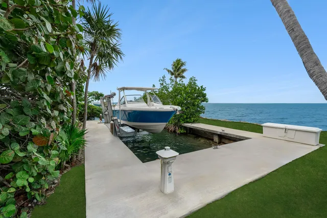 $25,000,000 | 82768 Overseas Highway, Islamorada, FL 33036