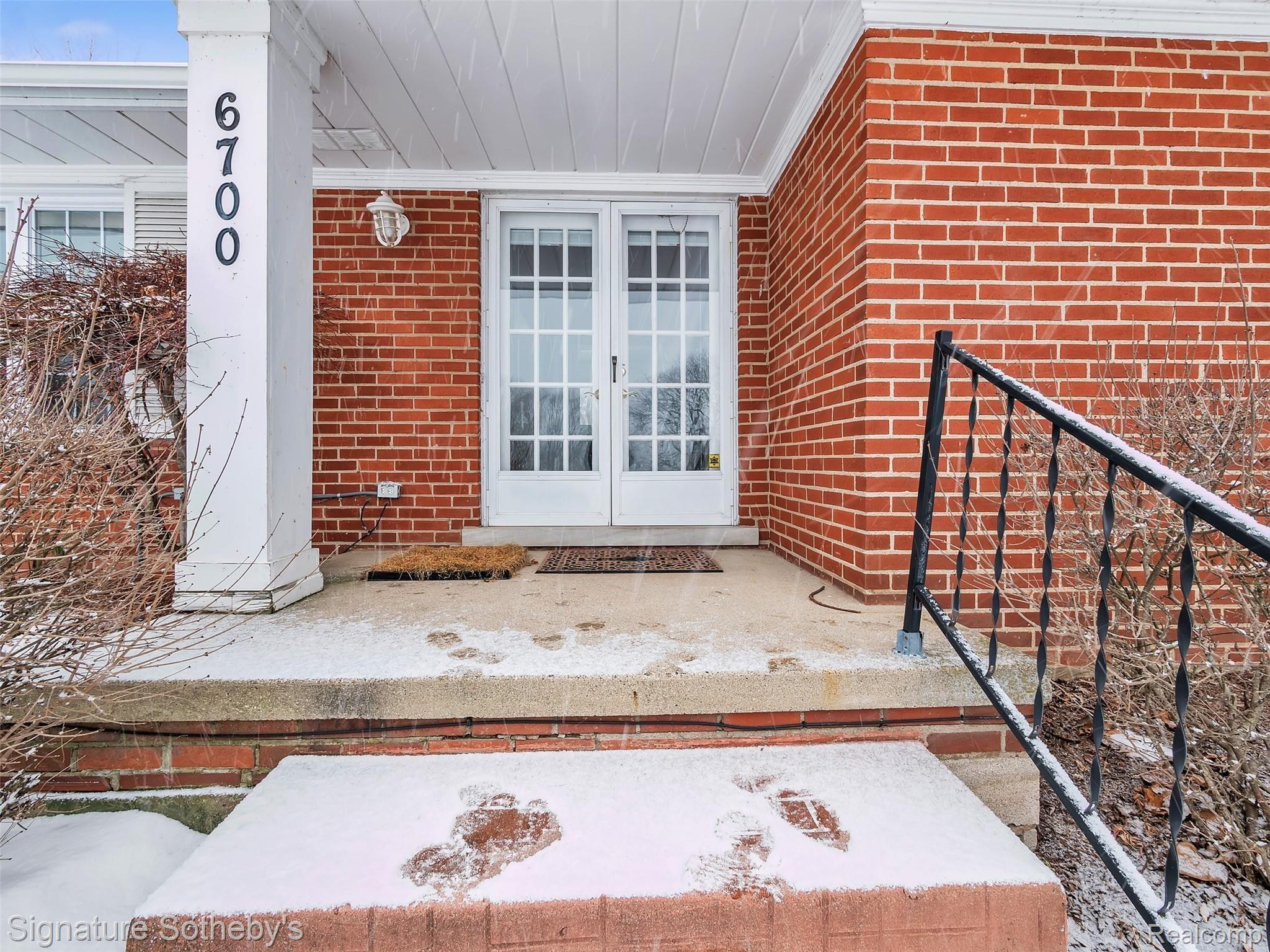 6700 Meadowlake Road Bloomfield Hills, MI 48301 - Photo 3 of 58 06-6700-Meadowlake-Rd-WindowStill-Real-Estate-Photgraphy-6.jpg