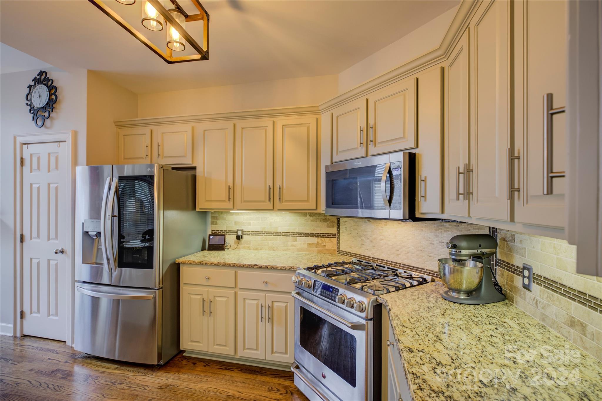 125 Clearview Road Rock Hill, SC 29732 - Photo 13 of 48 a kitchen with a stove and a refrigerator