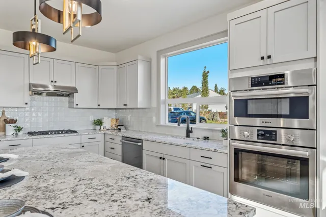 $934,900 | 5273 N River, Garden City, ID 83714