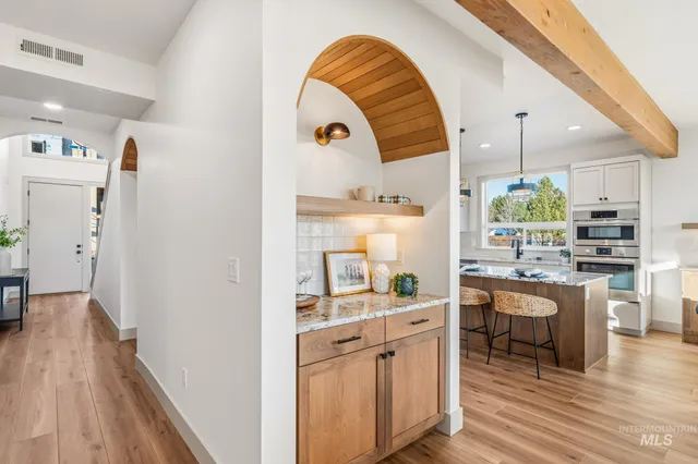 $934,900 | 5273 N River, Garden City, ID 83714