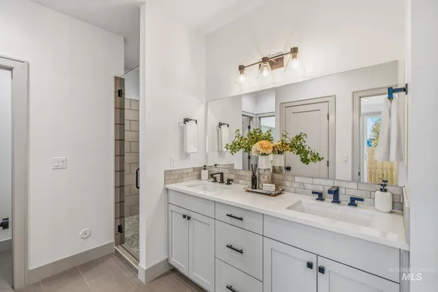 $934,900 | 5273 N River, Garden City, ID 83714