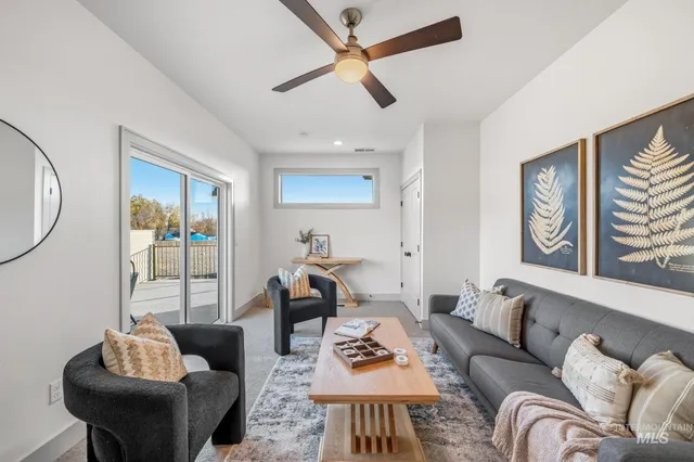 $934,900 | 5273 N River, Garden City, ID 83714