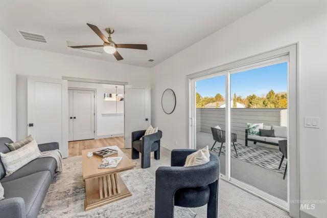 $934,900 | 5273 N River, Garden City, ID 83714