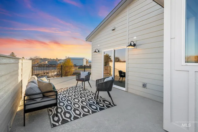 $934,900 | 5273 N River, Garden City, ID 83714