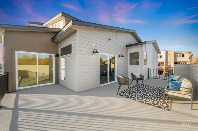 $934,900 | 5273 N River, Garden City, ID 83714