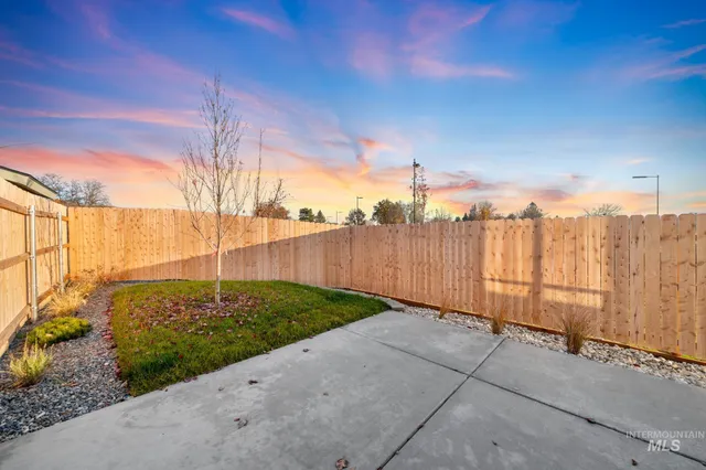 $934,900 | 5273 N River, Garden City, ID 83714