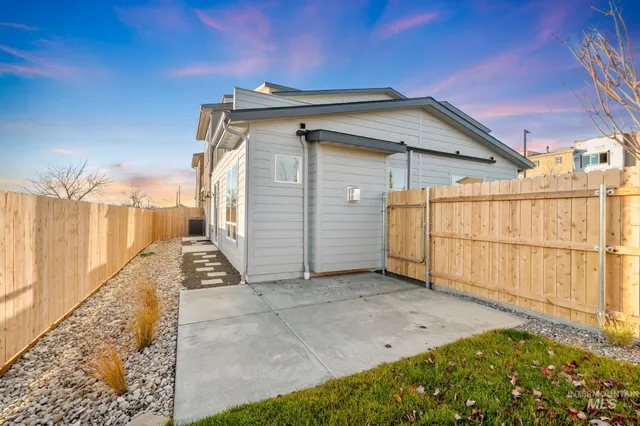 $934,900 | 5273 N River, Garden City, ID 83714