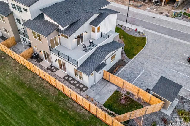 $934,900 | 5273 N River, Garden City, ID 83714