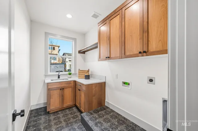 $934,900 | 5273 N River, Garden City, ID 83714