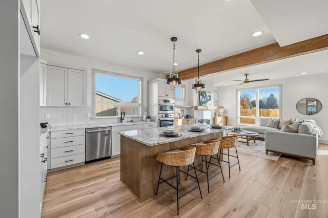 $934,900 | 5273 N River, Garden City, ID 83714