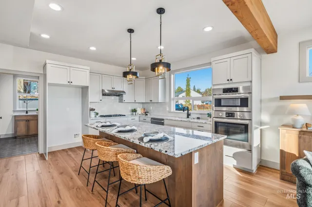 $934,900 | 5273 N River, Garden City, ID 83714