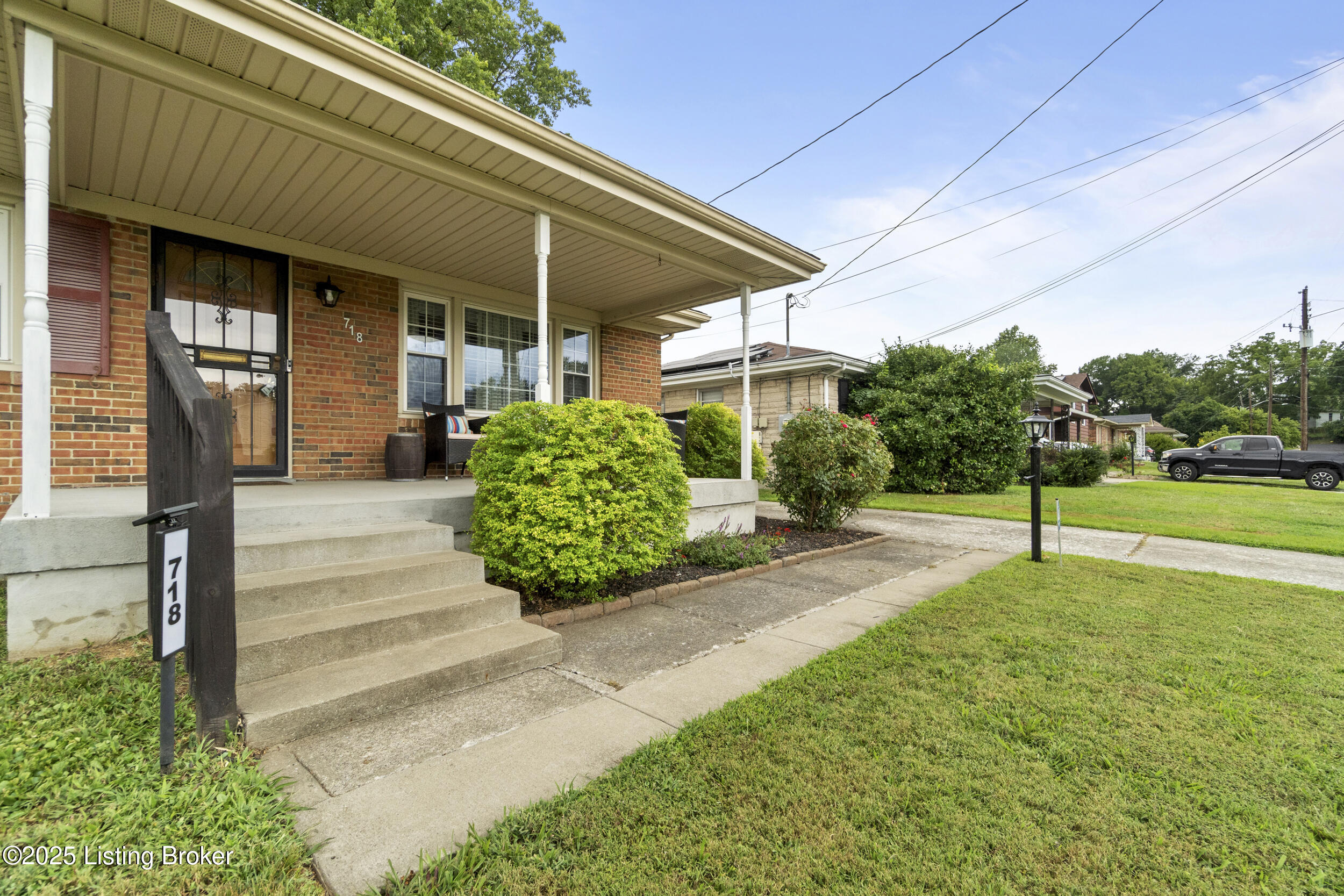 718 Palatka Road Louisville, KY 40214 - Photo 8 of 34 FRONT PORCH