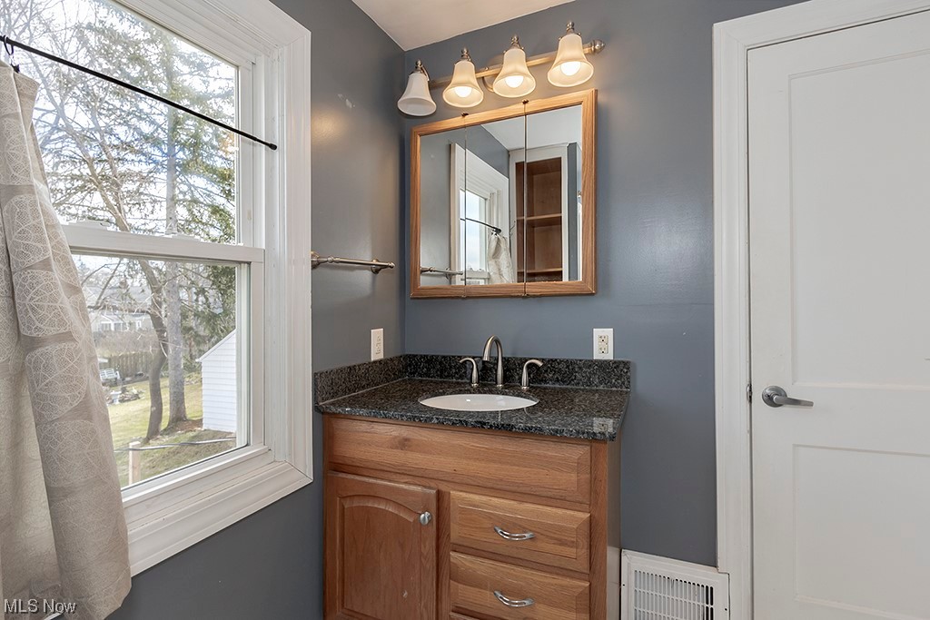 1435 Evanston Road Cleveland, OH 44124 - Photo 26 of 44