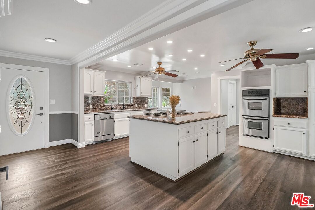 23248 County Line Road Chatsworth, CA 91311 - Photo 2 of 20