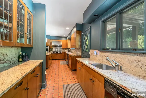 $15,000 | 681 Closter Dock Road, Closter, NJ 07624