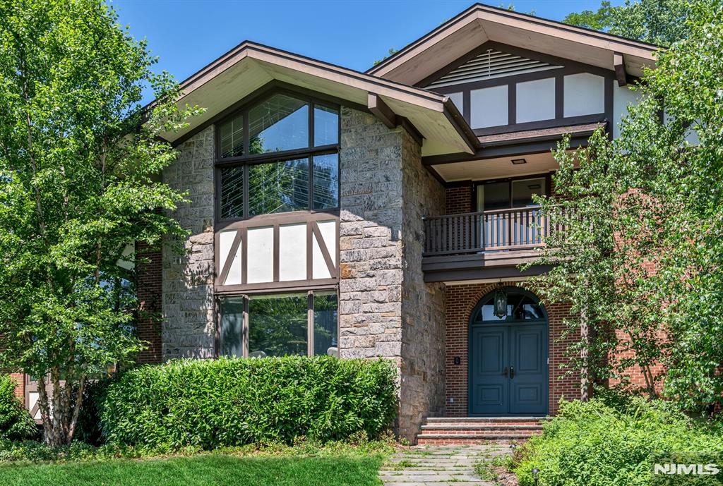 681 Closter Dock Road Closter, NJ 07624 - Photo 2 of 40