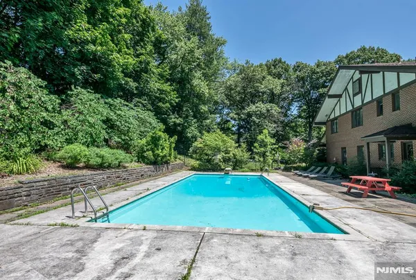 $15,000 | 681 Closter Dock Road, Closter, NJ 07624