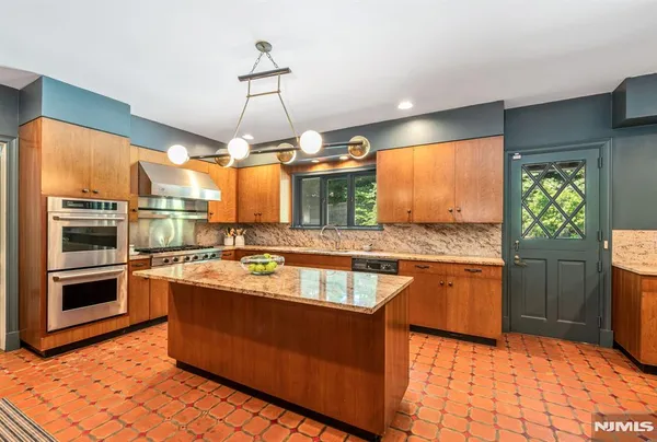 $15,000 | 681 Closter Dock Road, Closter, NJ 07624