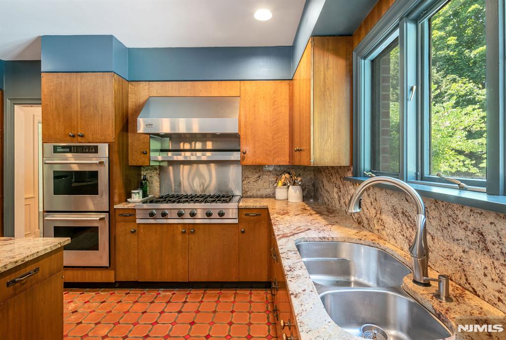 681 Closter Dock Road Closter, NJ 07624 - Photo 10 of 40