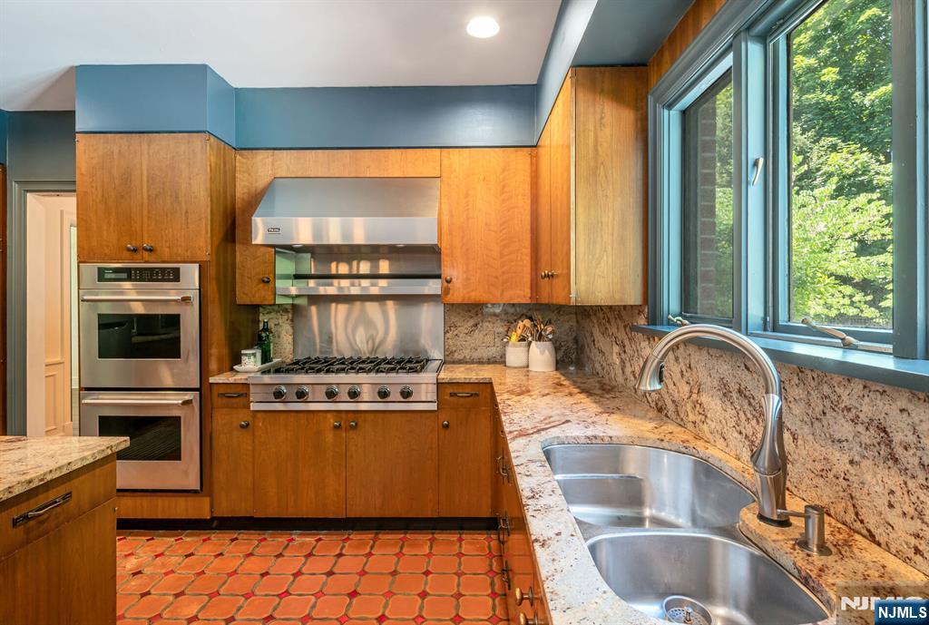 681 Closter Dock Road Closter, NJ 07624 - Photo 10 of 40