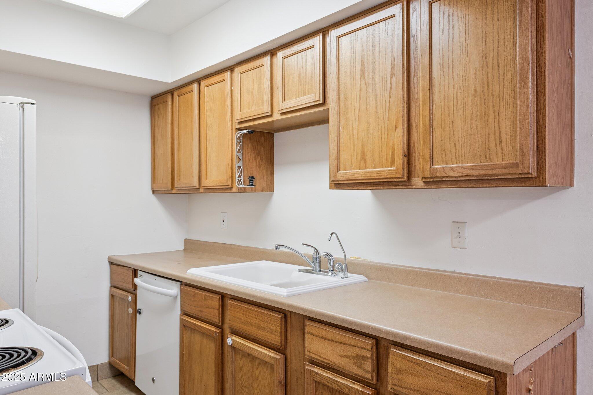 286 West Palomino Drive, Unit 79 Chandler, AZ 85225 - Photo 11 of 26 Kitchen2