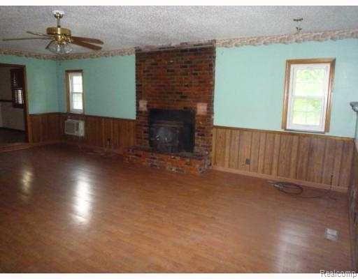 1465 Gloff Road Dundee, MI 48131 - Photo 5 of 10 Family Room