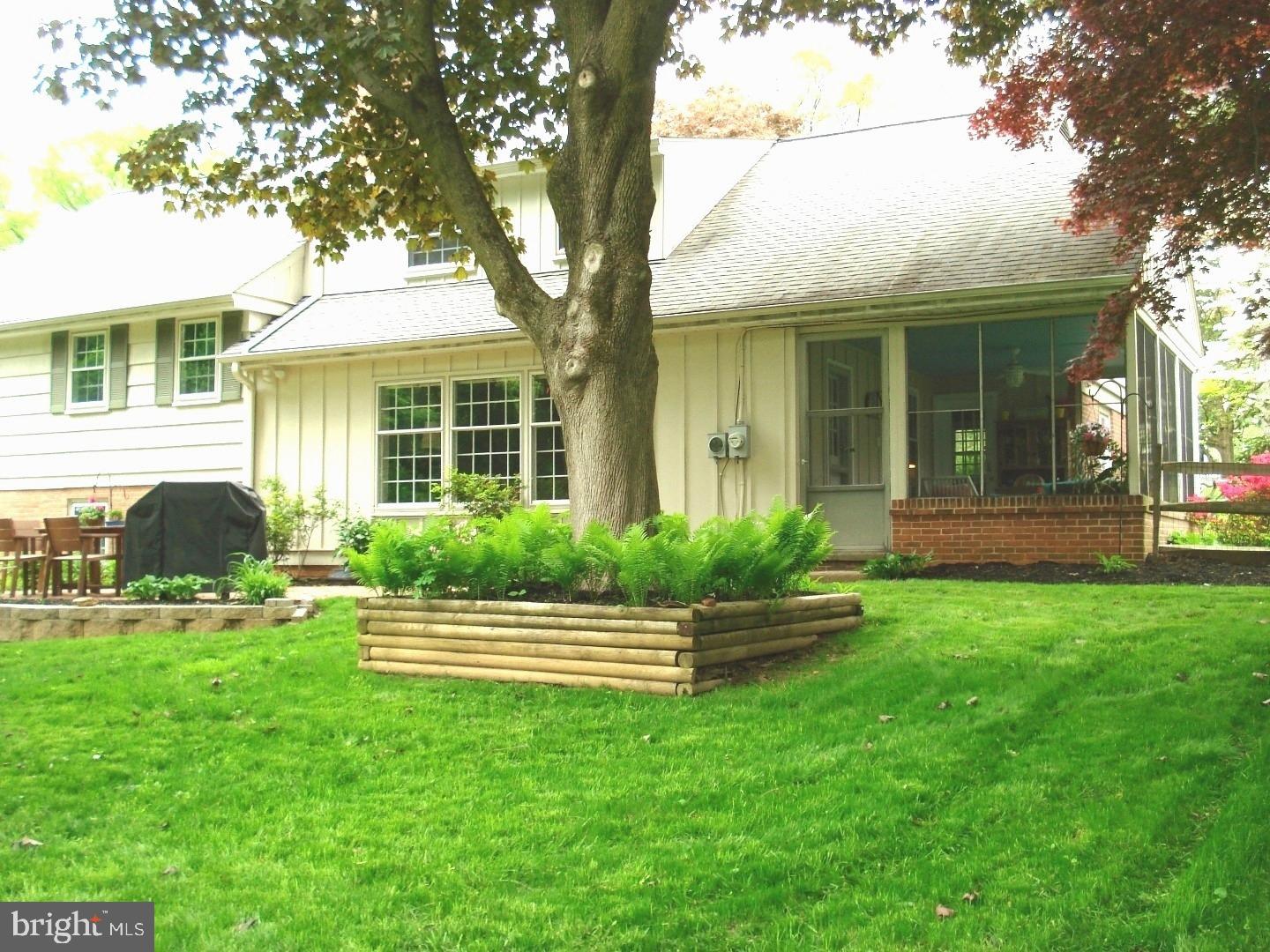 952 Weadley Road Wayne, PA 19087 - Photo 4 of 25 Exterior Back