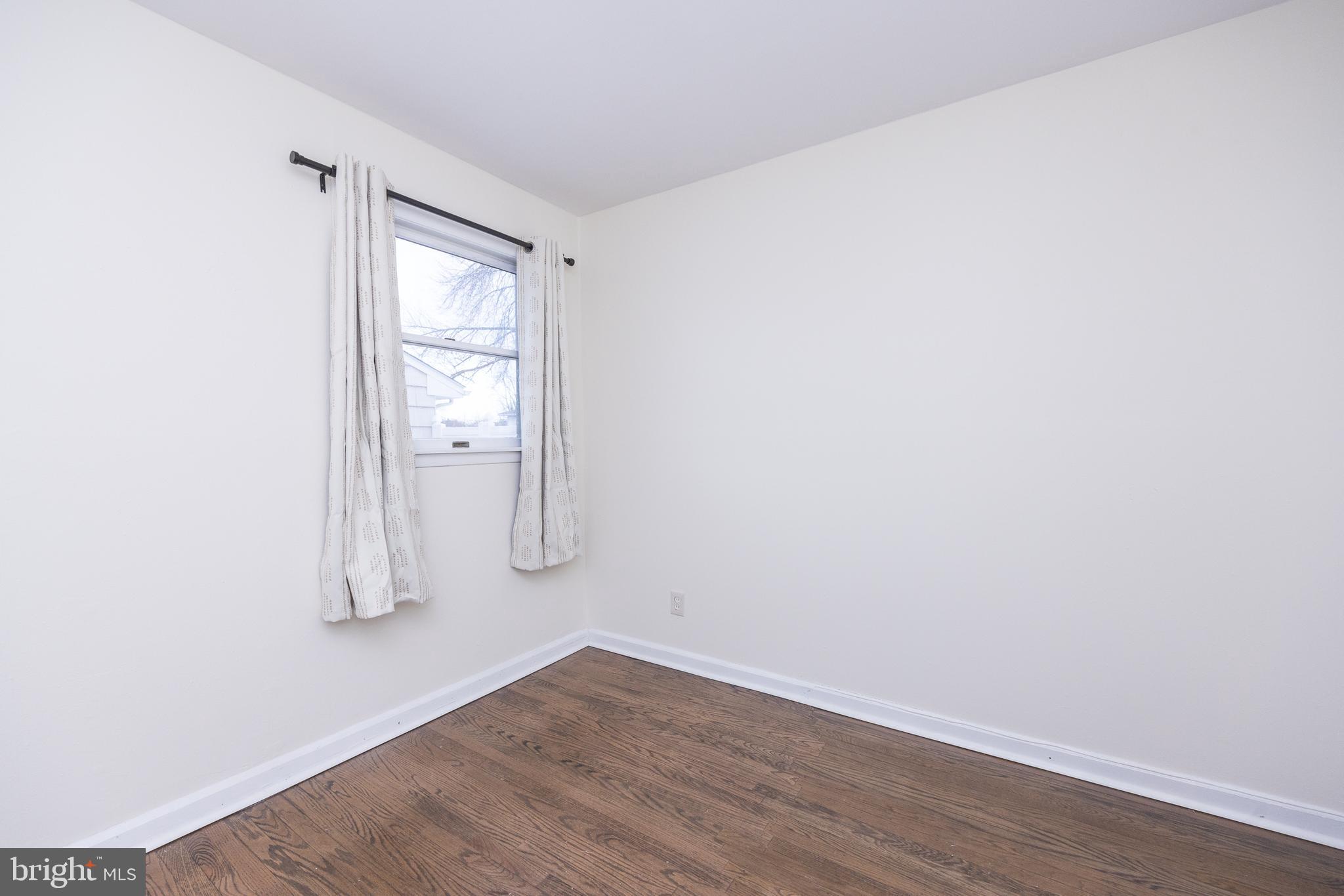 44 Matthew Drive Hamilton, NJ 08690 - Photo 15 of 27 an empty room with wooden floor and mirror
