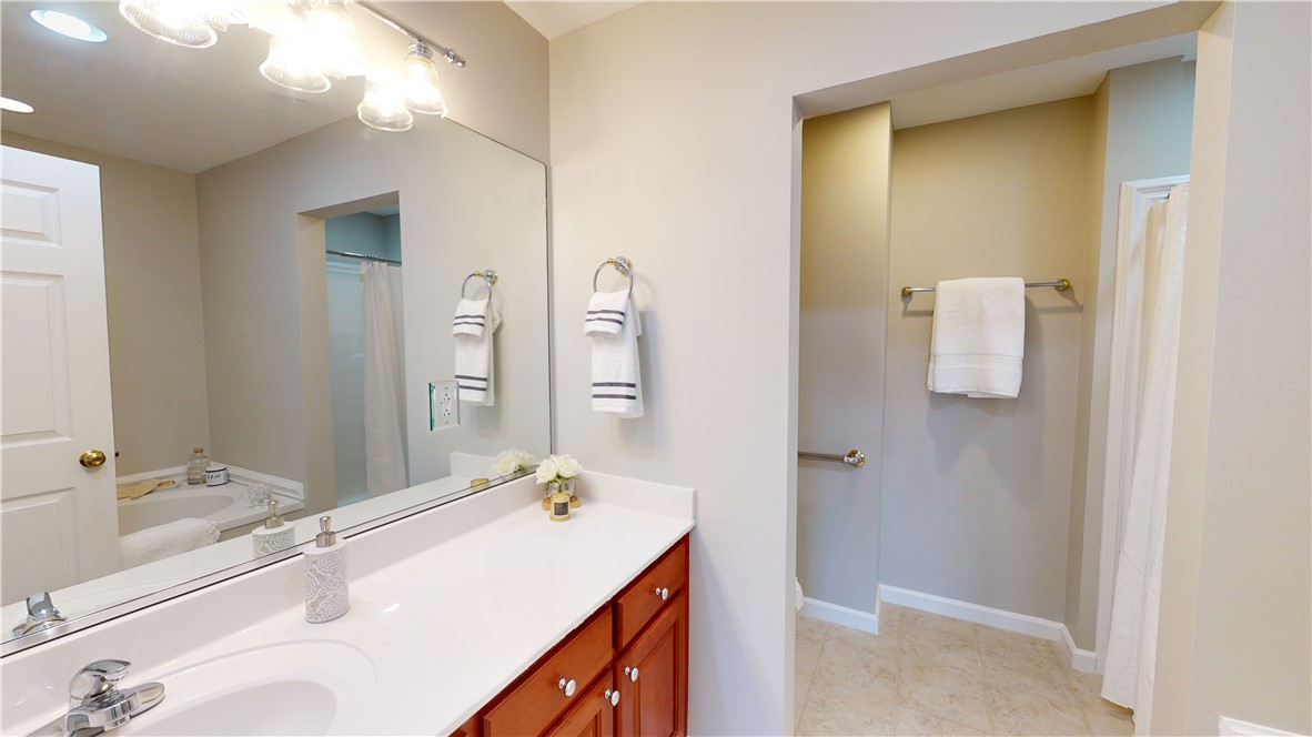 849 Tiger Boulevard, Unit 202 Clemson, SC 29631 - Photo 15 of 25 Large primary bath