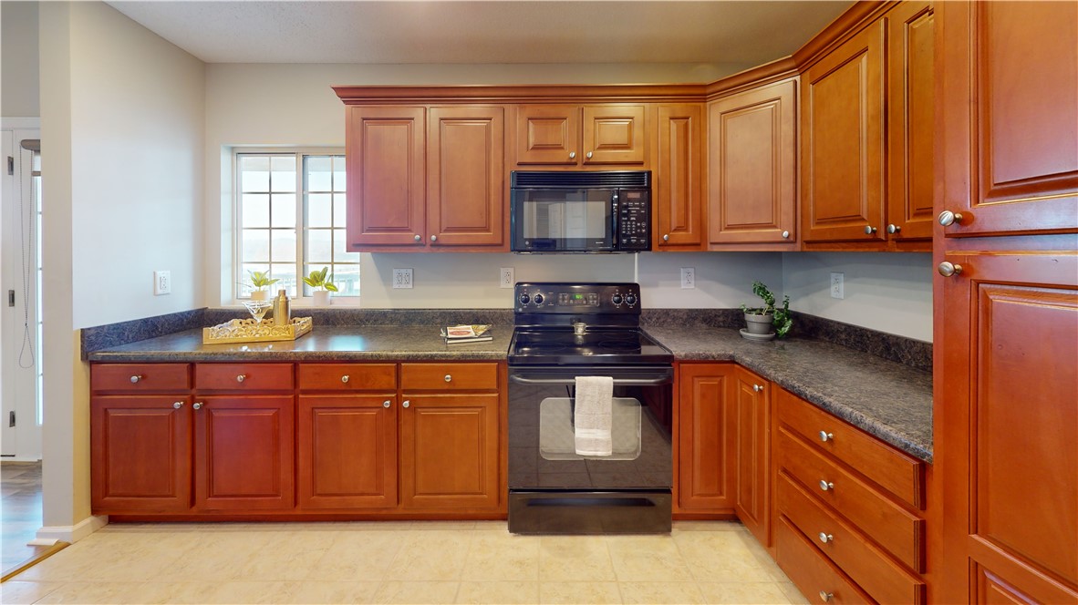 849 Tiger Boulevard, Unit 202 Clemson, SC 29631 - Photo 6 of 25 Kitchen