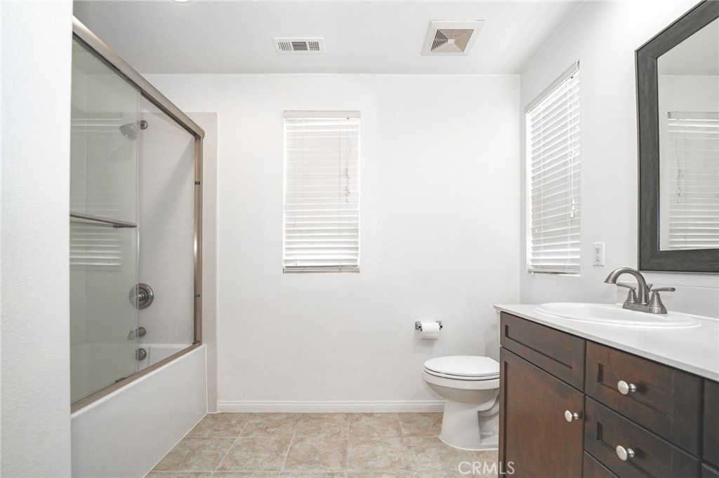 31 Bell Chime Irvine, CA 92618 - Photo 19 of 28 a bathroom with a toilet a sink and bathtub