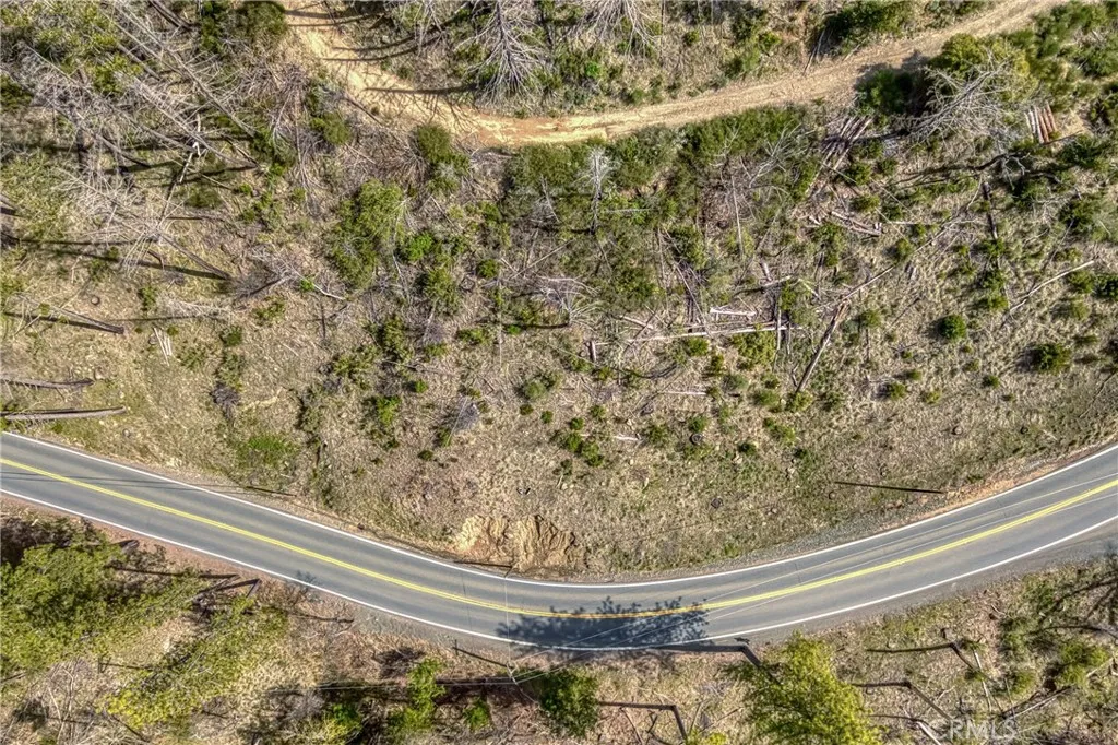 13553 View Cobb Ca Cobb, CA 95426 - Photo 6 of 15 a bathroom with a bathtub