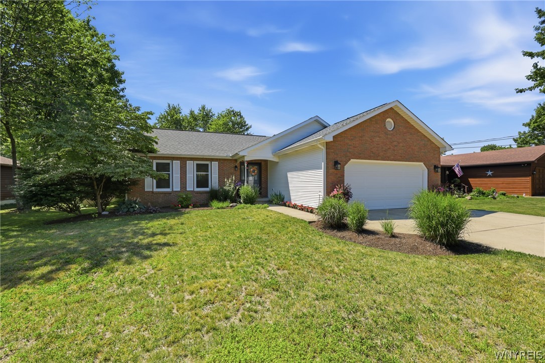 6370 Versailles Road Hamburg, NY 14085 - Photo 2 of 31