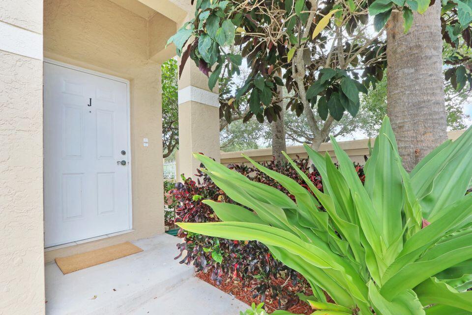 101 Lighthouse Circle, Unit J Tequesta, FL 33469 - Photo 5 of 13 a picture of a yard