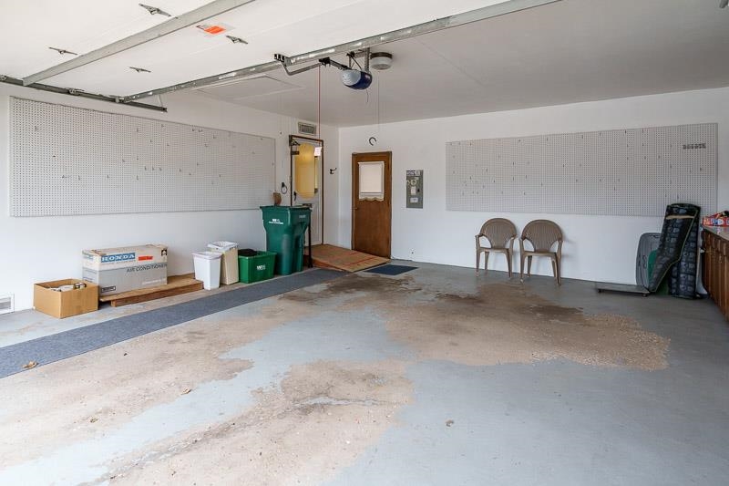 1110 Roxbury Close Rockford, IL 61107 - Photo 33 of 36 a view of a room with gym equipment