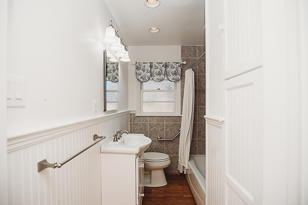 3226 Rasmont Road Roanoke, VA 24018 - Photo 11 of 25 Hall Bath