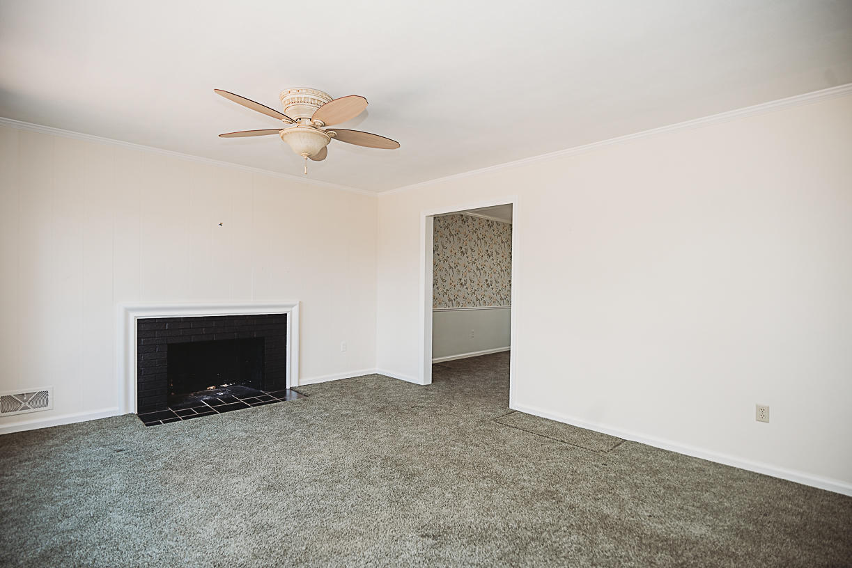3226 Rasmont Road Roanoke, VA 24018 - Photo 5 of 25 Living Room