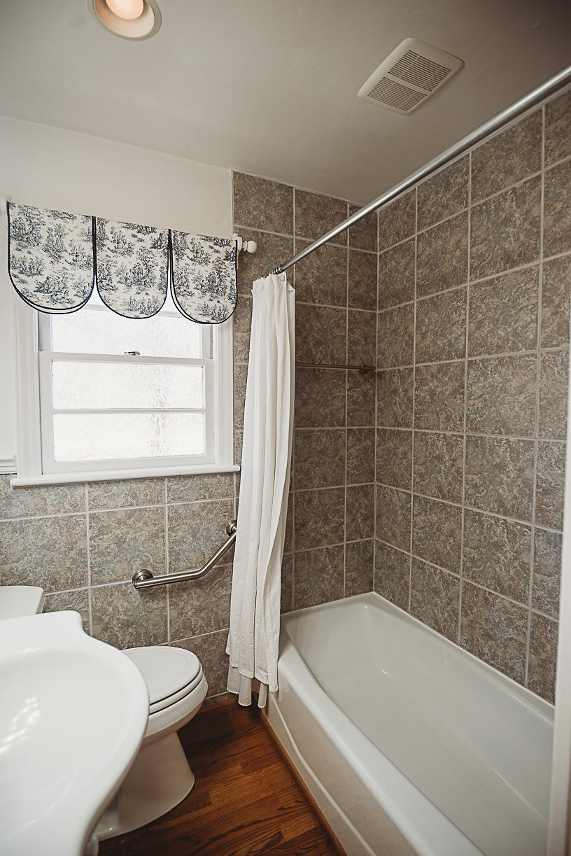 3226 Rasmont Road Roanoke, VA 24018 - Photo 10 of 25 Hall Bath_2